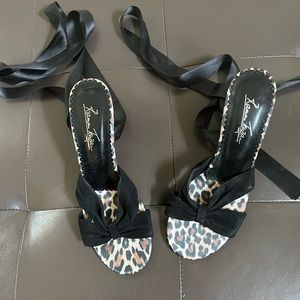 Ramon Tenza. Ribbon strapped sandals. Size 7B